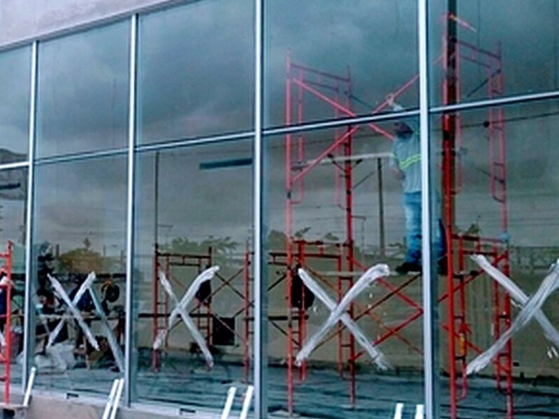 Fachada vidrio oficinas SAN PEDRO Vidrios y Aluminio Jaco Construex